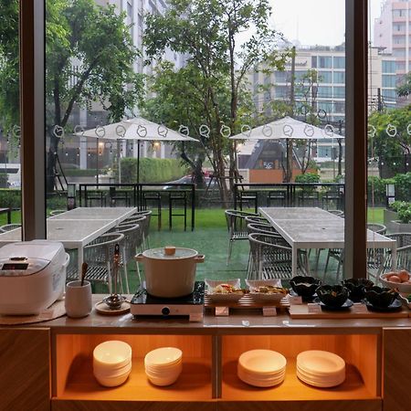 Oakwood Suites Bangkok Banguecoque Exterior foto