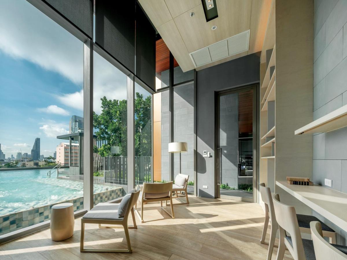 Oakwood Suites Bangkok Banguecoque Exterior foto The Library