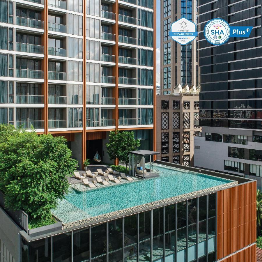 Oakwood Suites Bangkok Banguecoque Exterior foto The rooftop pool