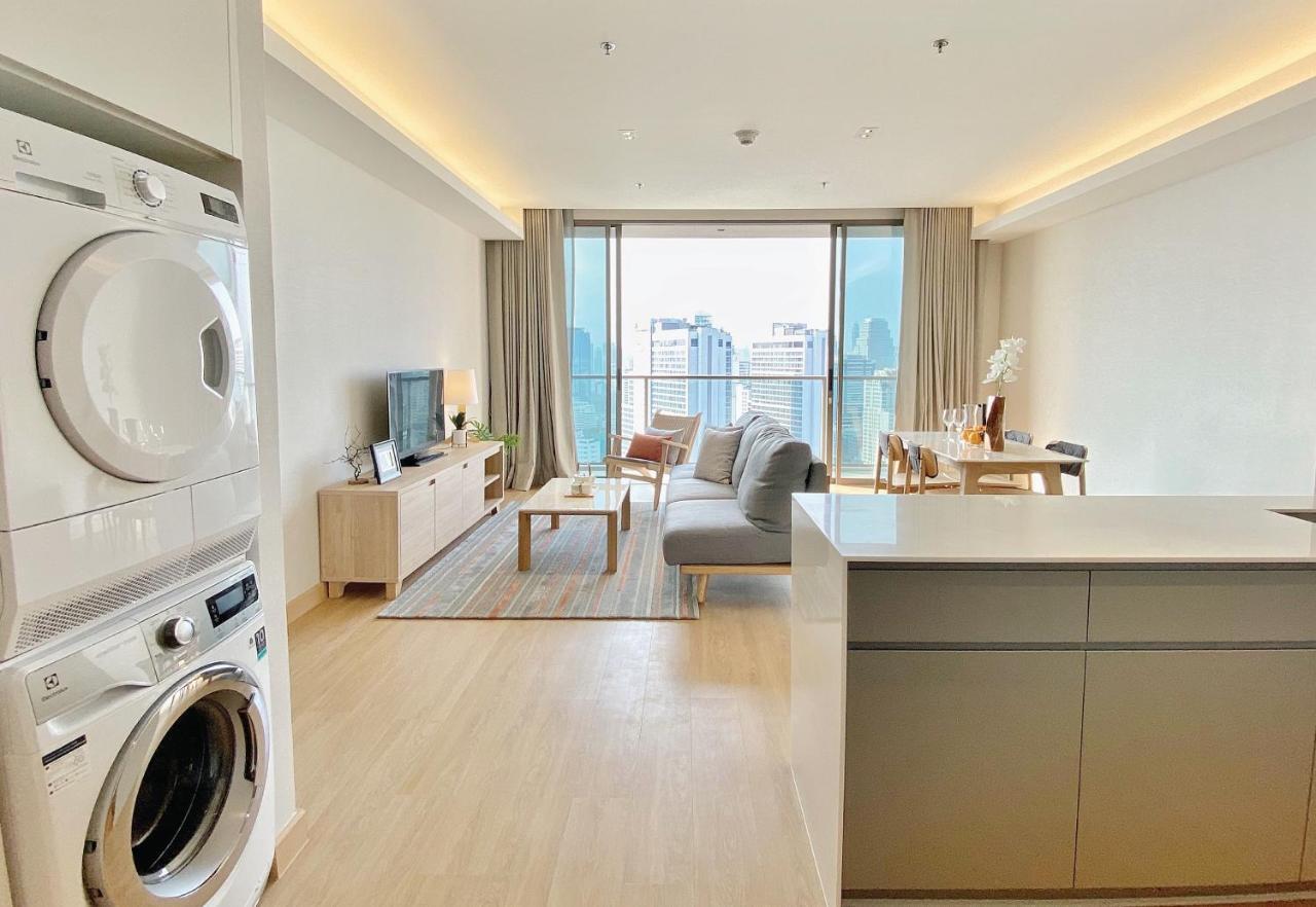 Oakwood Suites Bangkok Banguecoque Exterior foto A typical apartment in the complex