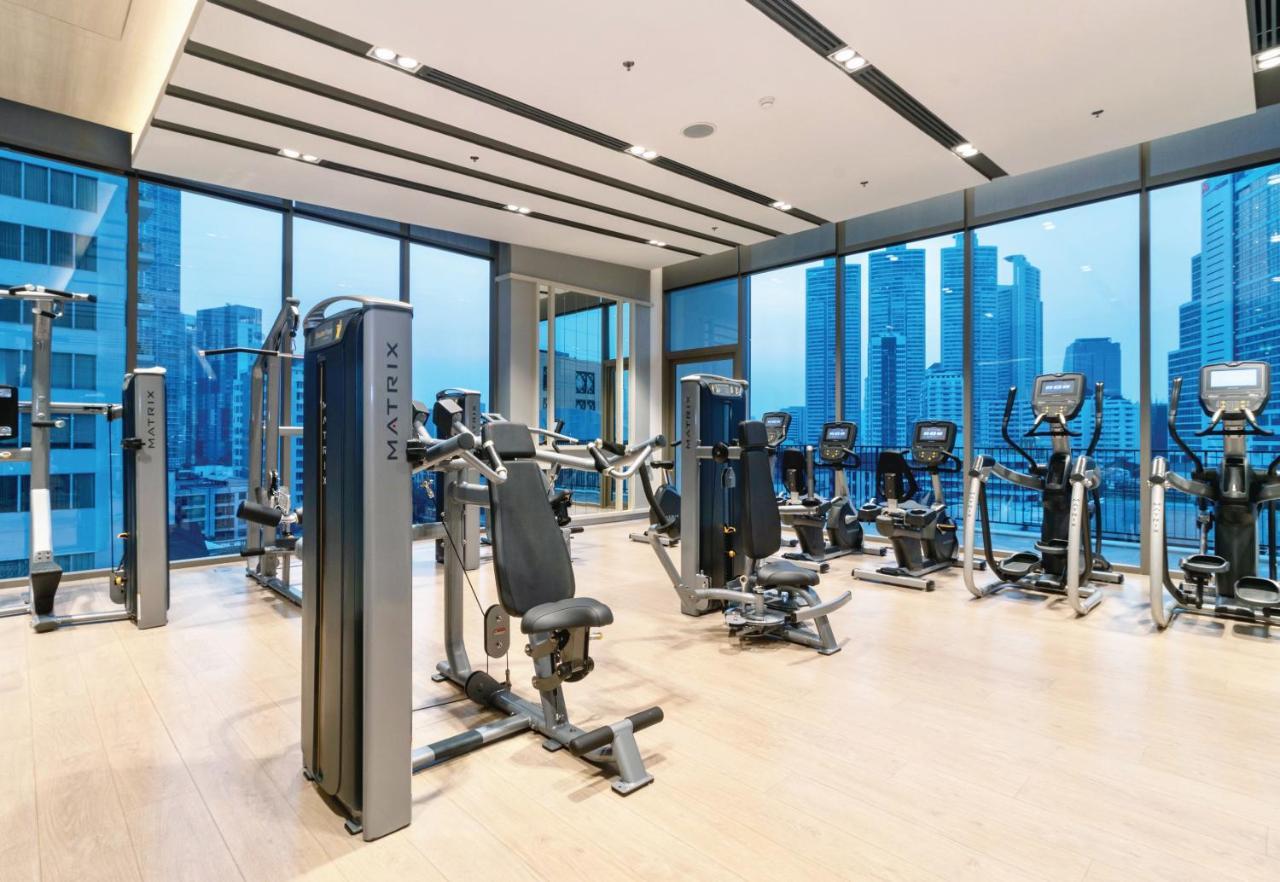 Oakwood Suites Bangkok Banguecoque Exterior foto The gym at the 101 Tower